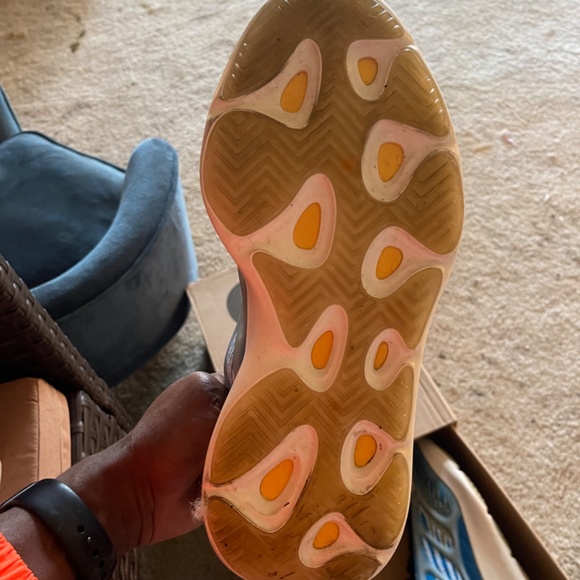 Yeezys 700 - Picture 5 of 6